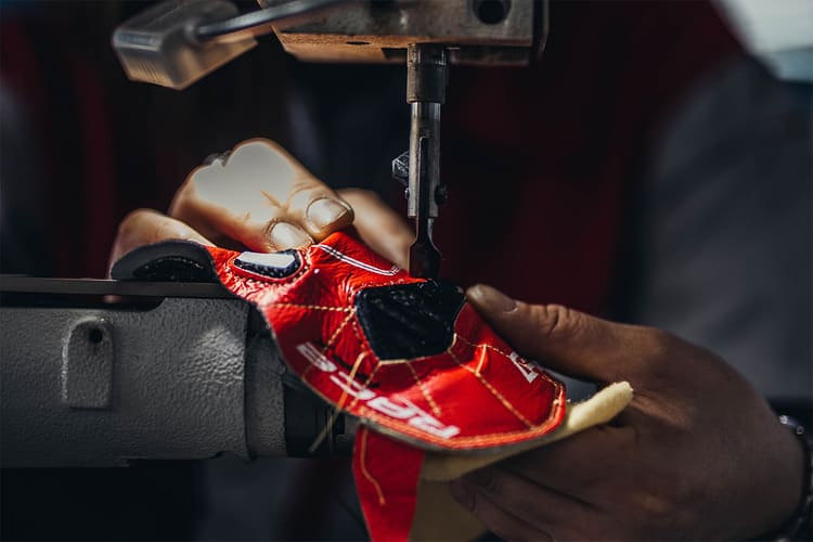 Five-fabrication-gants-Dc Expansion